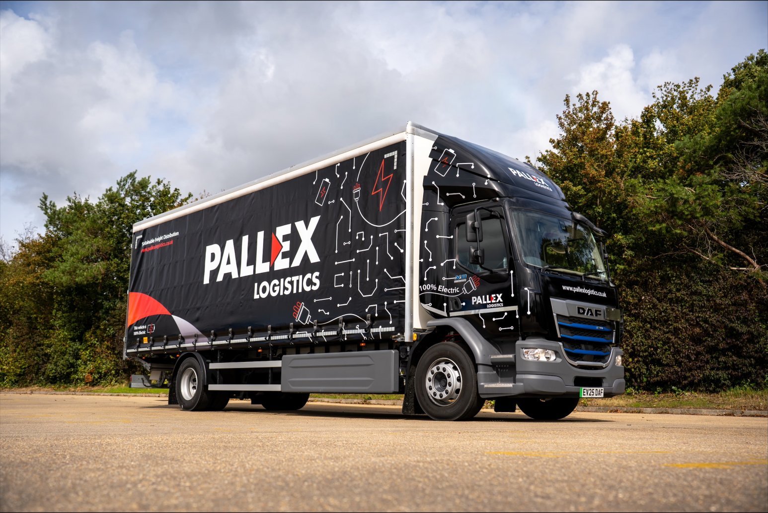 Pall Ex Labewls Pall-Ex Logistics continues its journey to zero-emissions with DAF XB ...